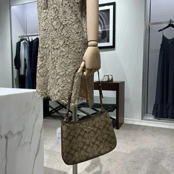 COACH SIGNATURE CANVAS PENELOPE SHOULDER BAG CO953 IME74
